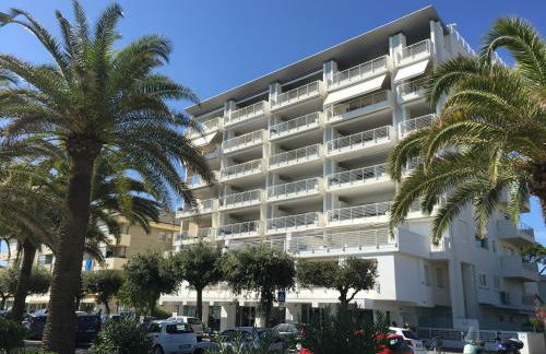 FRONTE MARE-CENTRALE-Riviera Palace-Giulianova-Apartment-affitti solo da Sabato a Sabato - Foto 1