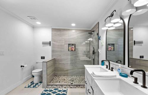 Chic Modern House Close to Beaches & Downtown - Photo 25