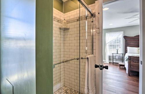 Morrisonville Manor with Fire Pit and Hot Tub! - Foto 22