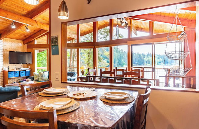 Goss Lake Getaway by Avantstay Lakefront Escape - Photo 14