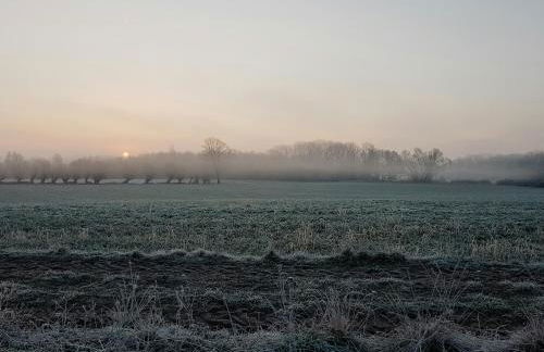 Experience Nature In A Rural Riverside Guesthouse - Foto 20