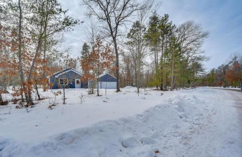 Fish, Swim, Play Voyagers Family Cabin with Yard - Foto 24