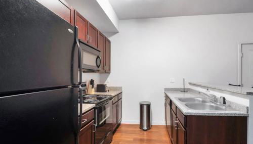 Relaxing 3BR Apartment With Pool & Wifi - Photo 4