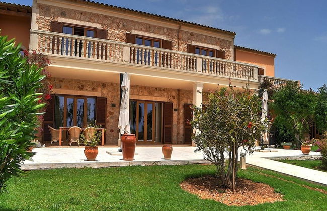 Exquisite Villa With Views - Photo 38