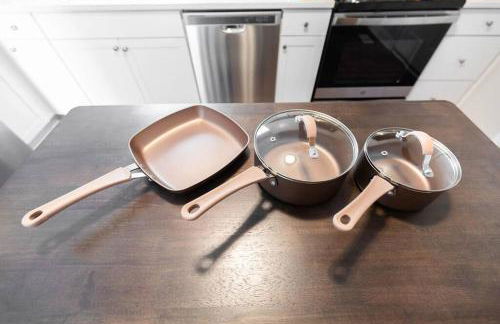 Downtown home! Walk to Bulls Stadium, DPAC & food - Foto 8