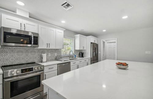 Lake House Westchase area. Heated Pool Waterfront! - Foto 36