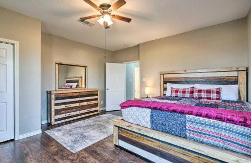 Peaceful Atascosa Home with Balcony and Deck! - Foto 25