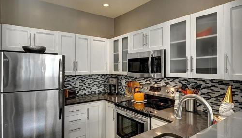 DT Designer's 2BR Condo Parking Tub Pool - 99 walk score - Foto 3