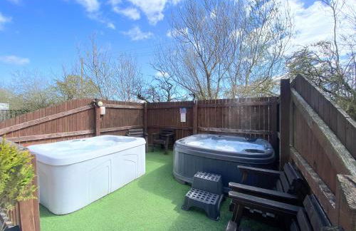 Lbtie Lodge with Two Private Hot Tubs - Fife - Loch Leven - Lomond Hills - Photo 23
