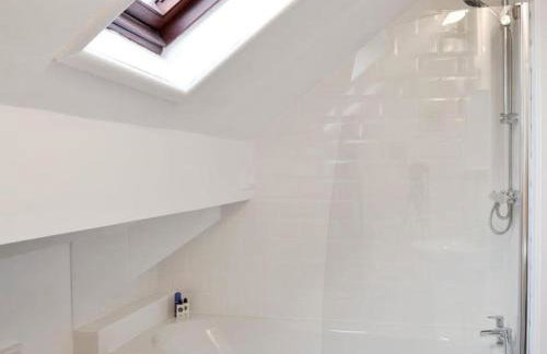 The Rafters Bank House Stunning Apartment - Photo 18