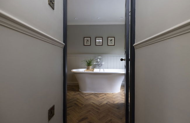 JOIVY Exceptional Cottage W/ Stunning Country Views - Photo 44