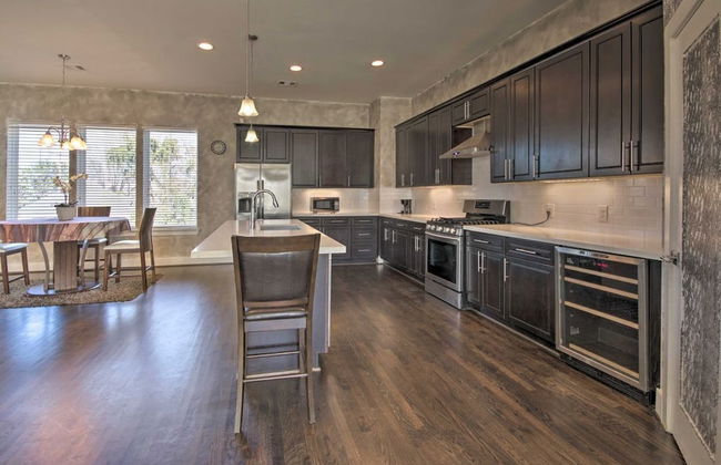 Brand New 3 Story Modern Home - Foto 11