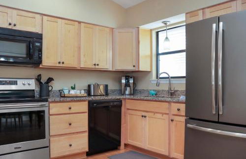 Woofs and Waves by Pristine Properties Vacation Rentals - Foto 52