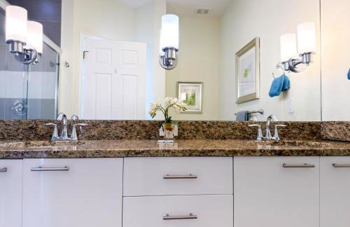 Stylish 3-BR with Private Pool & Conservation View - Foto 12