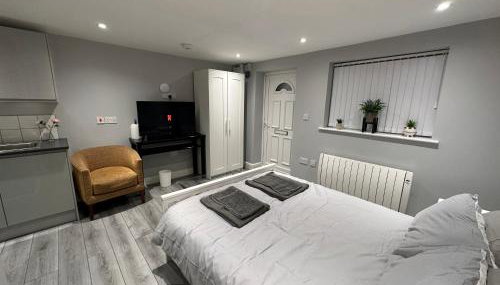Luxury Detached Studio Apartment - Free Super Fast WiFi - Free Parking - 15 Mins from Luton Airport - Foto 3