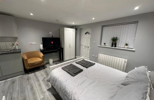 Luxury Detached Studio Apartment - Free Super Fast WiFi - Free Parking - 15 Mins from Luton Airport - Foto 3