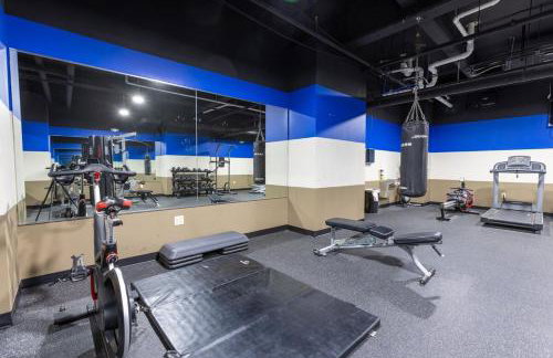 Steps 2 Everything! - KING Bed - Amazing Roof and Gym - Foto 22