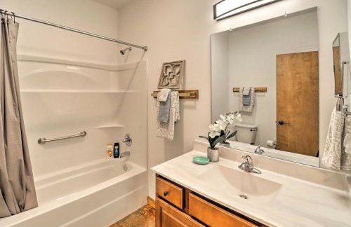 Riverfront Heaven on the White with Covered Patio! - Foto 27