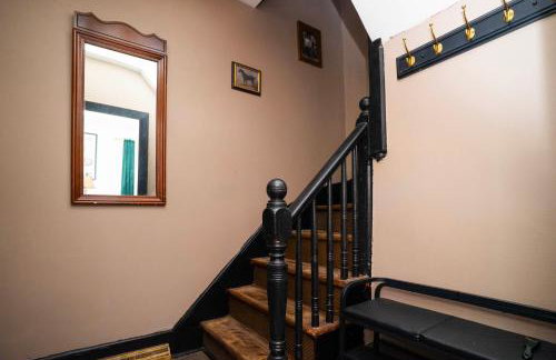 Walk Everywhere | 2-Bedroom House w/ Backyard - Foto 15