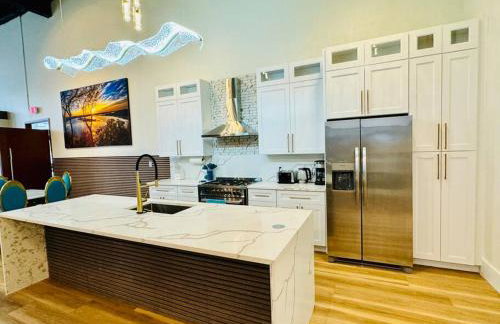 Luxury Downtown Home Near Lake Martin - Foto 7