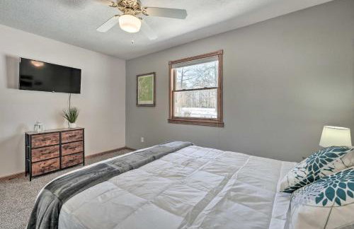 Lake-View Retreat with Fire Pit in Mountain Home! - Foto 22