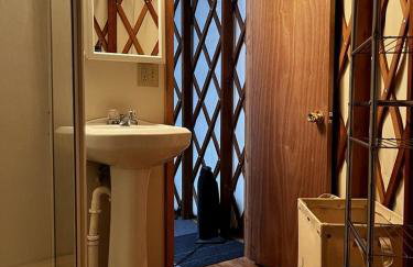 Incredible Equipped Yurt Amazing for a Glamping Experience in East Meredith, New York - Foto 18