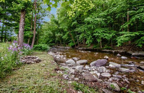 Cabin by the Creek with private creek access - Foto 16