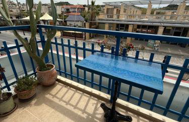 2-Bedroom Blue & White House with Garden and Beach - Foto 14