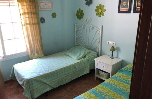 Moderno y amplio chalet, con piscina privada - Foto 45