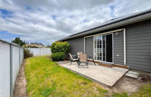 Solar Half-Plex with Chic Style in Country Glen - Foto 38