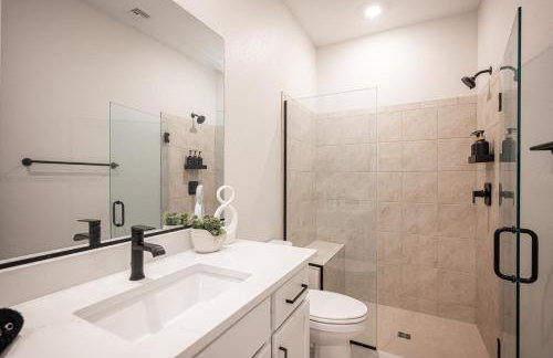 Modern Spacious 6BR Villa with Game Loft 5 Min to Strip, Stadium & Shopping! - Foto 41