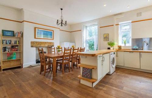 Spacious 4BR Home - Extra Sleeping Prestigious Spot - Foto 21