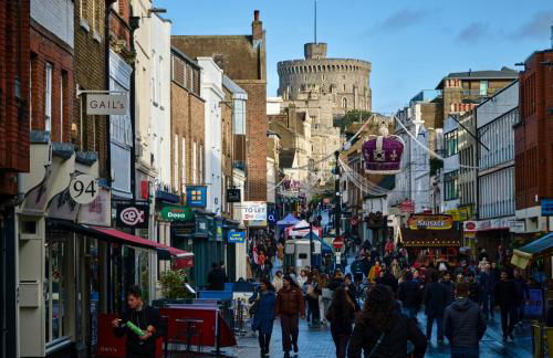 Queen Annes court luxury apartment on high street - Photo 12