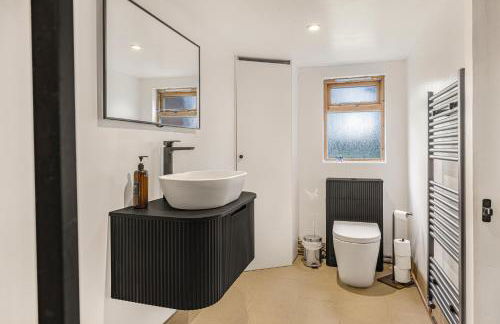 Countryside Cabin on 5 Acres Countryside with Outdoor Firepit, Cinema and converted Stables - Foto 19