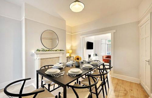 Balfour House - Air Host & Stay - Sleeps 8, free parking - Foto 2