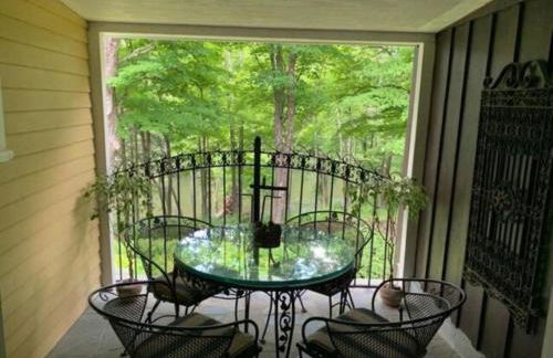 Luxurious Riverfront Cottage with a Hot Tub and a Fireplace near the Twin Lakes, Connecticut - Foto 54