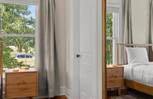 Hudson Restored Farmhouse with Fire Pit - Foto 42