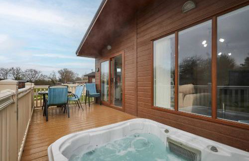 Rowan Lodge with Hot Tub - Foto 7