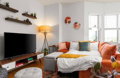 Chic 2BR • King Beds • Huge Patio • 95 Walk Score! - Foto 28