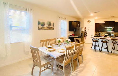 Marvelous Villa, South facing pool and hot tub, themed bedrooms near Disney - Foto 11