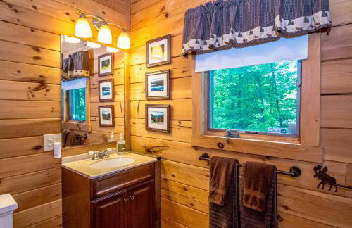 Couples Getaway Log Cabin in the White Mountains - Foto 12