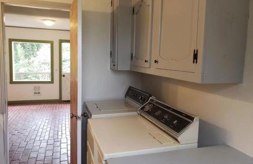 Riverside Home With a Rustic Charm - Foto 24