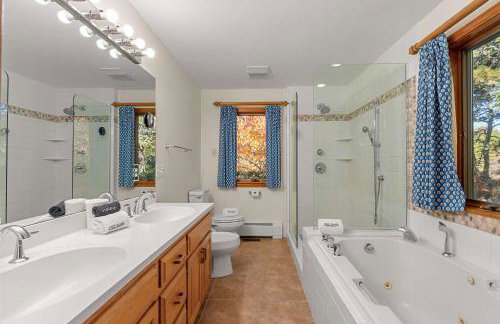 Spacious Home with Direct Pond Access! - Foto 20