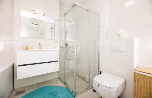 Sunset Oasis “VELLY” 1BR w/ Sea View & Parking - Foto 7