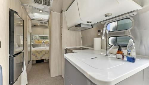 Fully-Equipped Airstream Rental for Glamping in Chelan, Washington - Foto 4