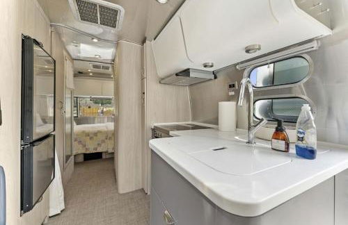 Fully-Equipped Airstream Rental for Glamping in Chelan, Washington - Foto 4