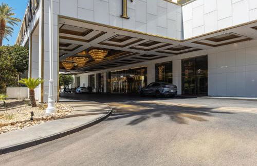 TRUMP 56th Floor - Sphere and Strip View - No Resort Fees - Photo 33