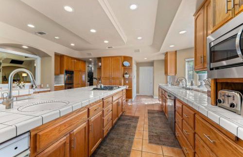 Lakeside Mansion Waterfront 34 beds Boat ramp - Foto 25