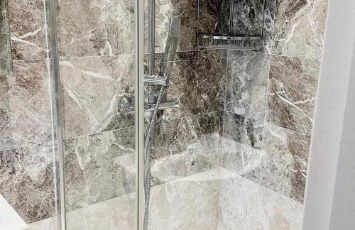 4 Bed House-Garden-Parking-15 min Elizabeth Line - Foto 38