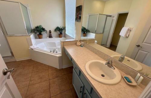 South Facing Pool Home - Room for the Whole Family! - Foto 40